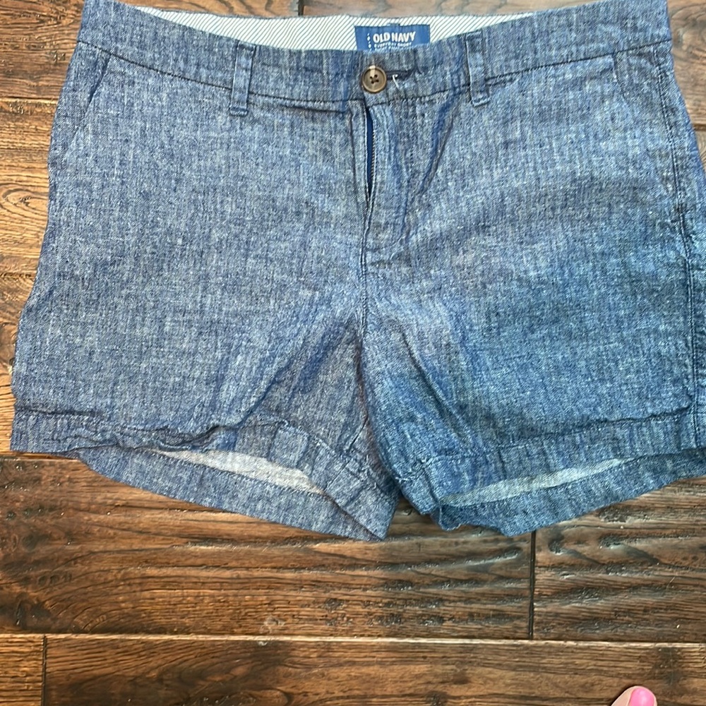Old Navy size 6 denim blue shorts.